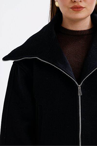 Perryes Norra Black Women's Short Coat - Wide Collar and Zipper Detail