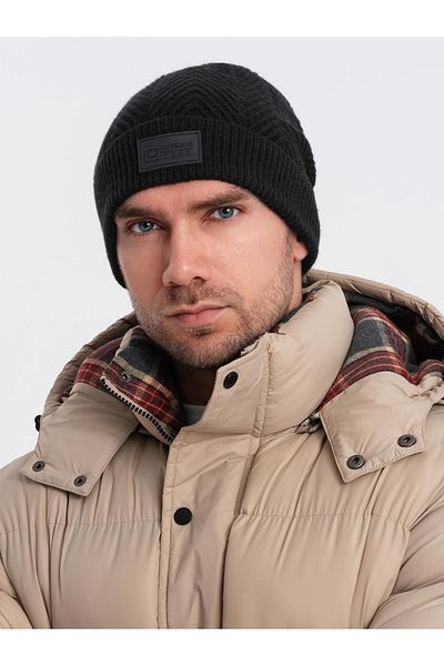OMBRE Men's knitted sweater-knit cap with patch - black V1 OM-ACWH-0122