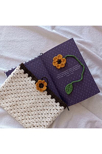 DelinaFrida Takı Hediye Sunflower Model Friend Lover Gift Set - Knitted Book, Bookmark and Tablet Case (8 Inch)