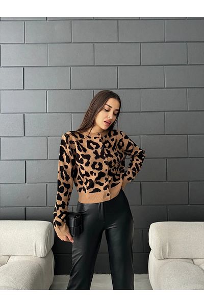 charm butik Cardigan de tricotaj crop cu nasturi cu imprimeu leopard de damă