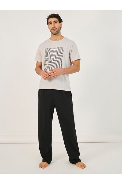 Styli Graphic Print Round Neck T-Shirt & Pyjama Set