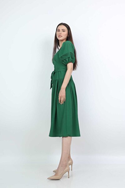 mica فستان ميدي بقصّة فرنسيّة وأكمام قصيرة