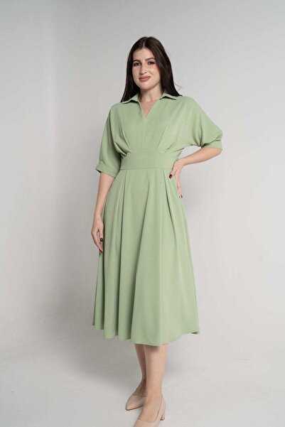 mica فستان بطول الركبة بأكمام قصيرة وكسرات عند الخصر