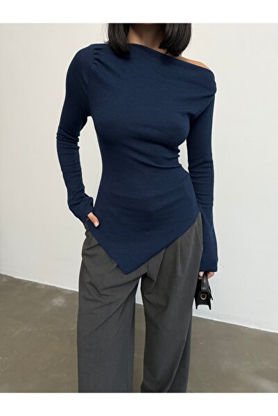 Ladima Жіноча темно-синя драпірована блуза з асиметричним коміром та лікрами