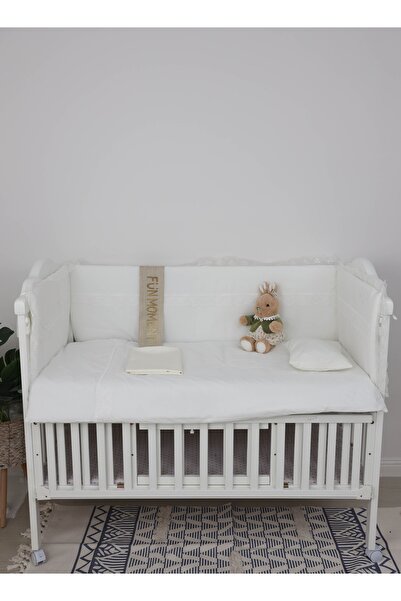 Fun Moment غطاء سرير مكون من 4 قطع مع أقسام