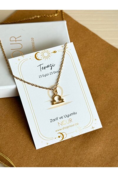 Nour Co Terazi Burcu Özel Kartlı Çelik Kolye