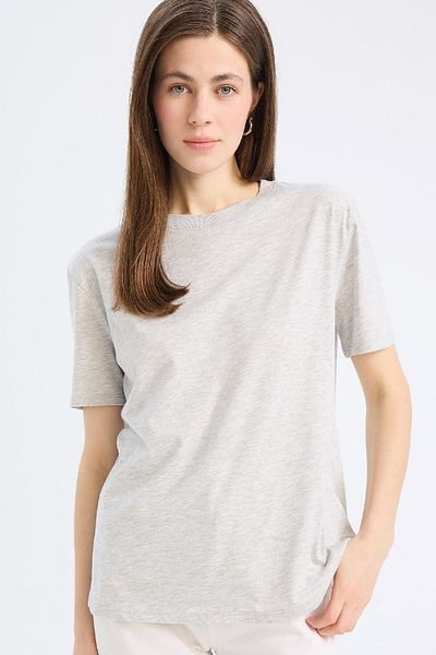 DeFacto Basic-Kurzarm-T-Shirt aus gekämmter Baumwolle mit normaler Passform und Rundhalsausschnitt W9584az25sp