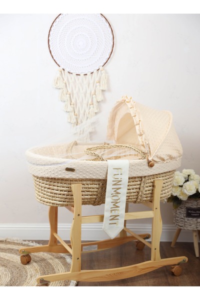 Fun Moment سلة موسى باللون البيج مع حامل خشبي على عجلات