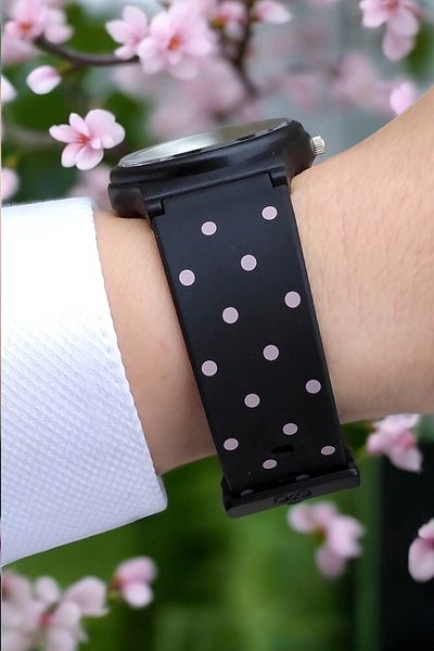 Q&Q 10 Atm Waterproof Black Girl's Wristwatch with Silicone Strap