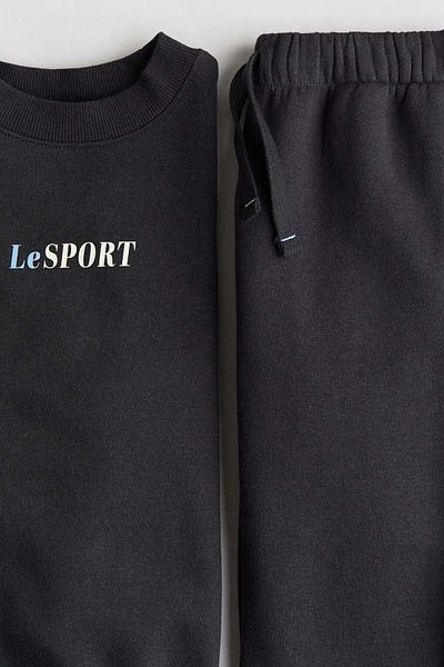 H&M طقم مكون من قطعتين من سويت شيرت وبنطال رياضي