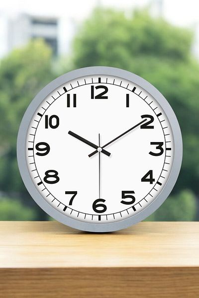 KaktüsKedi 31 cm Real Glass Flowing Second Wall Clock Gray