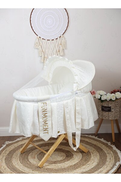 Fun Moment سلة موسى باللون الأبيض مع حامل خشبي قابل للطي