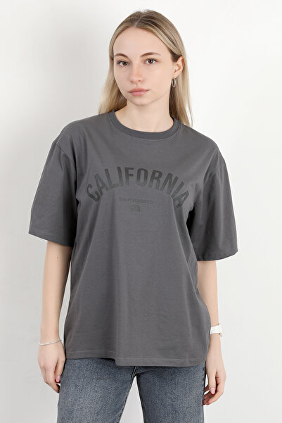 GİYSA تي شيرت نسائي برقبة دائرية مطبوع عليه كاليفورنيا - أنثراسايت 925012