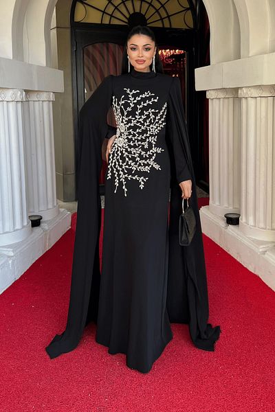 giyimmasalı Atlas Fabric Stone Embroidered Evening Dress with Cape - Black
