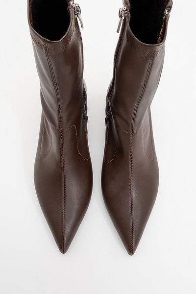 LuviShoes Γυναικείες μπότες με λεπτό τακούνι LEWIN καφέ δερμάτινες μύτες