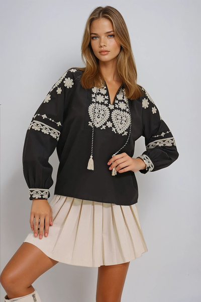 VAGGON Γυναικεία Μαύρη Μπλούζα με Κεντητό Γιακά Δικαστή