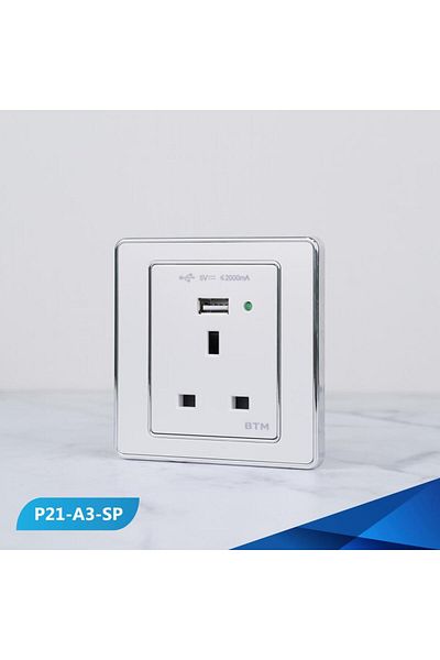 Btm Triple socket, 13 amp, with USB port, pearl and silver colour