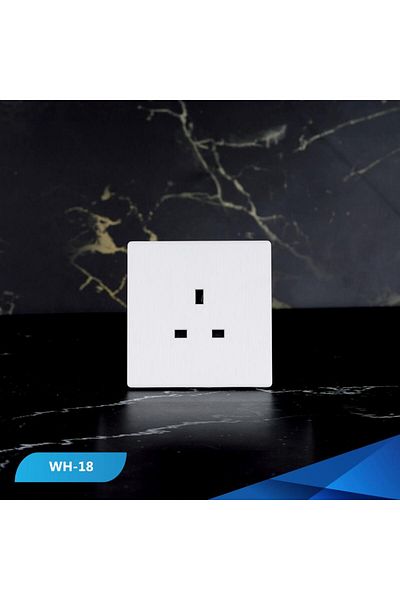 Btm بيانو خشبي أبيض ثلاثي المقبس 13 أمبير