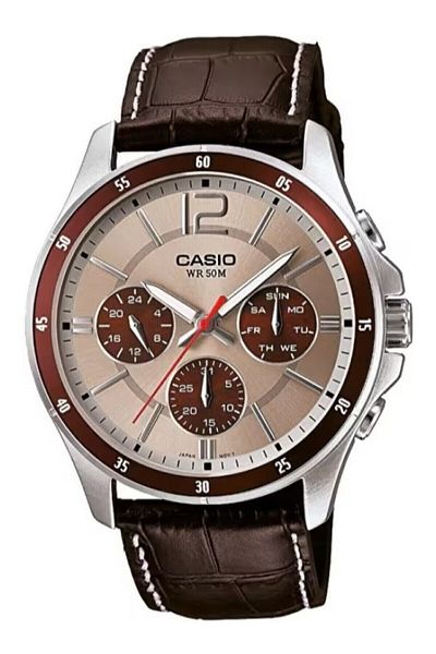 Casio ساعة يد عملية للرجال مزودة بحبل فضي ومؤشر لون بني