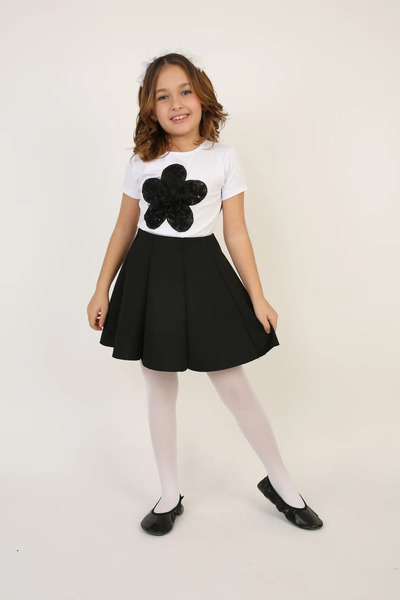 NOBLE STORE Κοριτσίστικο μπλουζάκι με μαύρο λουλουδάτο σχέδιο Μαύρη φούστα κα...