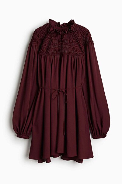 H&M فستان بتفاصيل دخانية