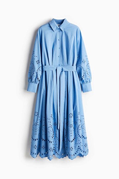 H&M فستان قميص مطرز باللغة الإنجليزية