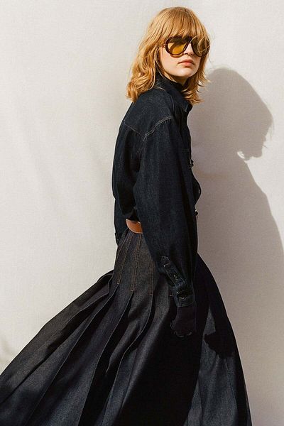H&M تنورة جينز مطوية