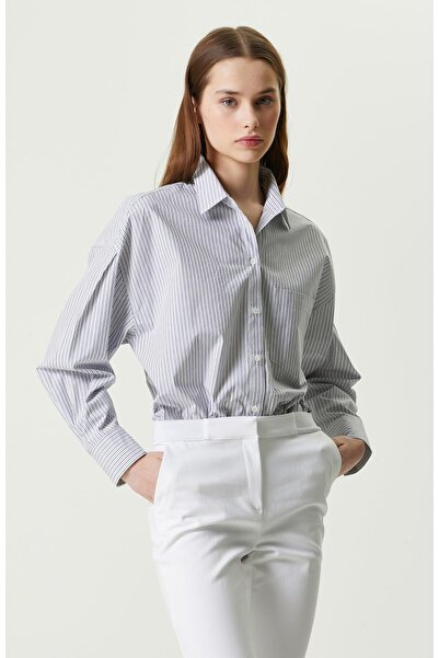 Network Beyaz Lacivert Çizgili Crop Gömlek