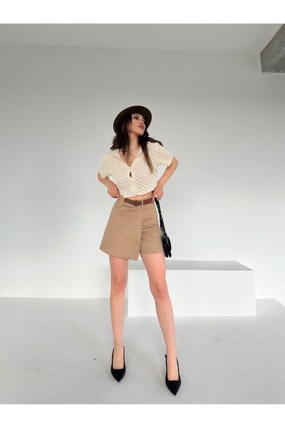 Pretty Kadın Önü Kapaklı Gabardin Kemerli Mini Şort Bej