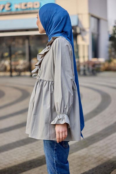 LOCCO Γκρι Hijab Tunic - Πλαϊνή δέσιμο και λεπτομέρεια βολάν