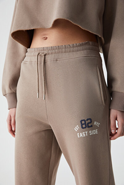 GRIMELANGE GLORYY Kadın Comfort Fit Baskı Detaylı Lastikli Paça Organik Pamuklu Açık Kahverengi Alt-Üst Takım