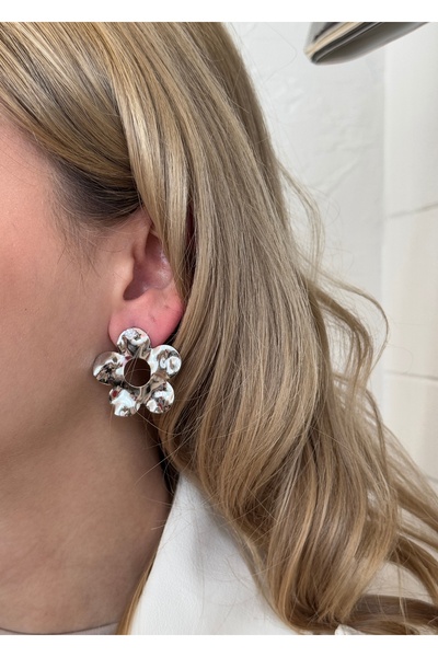 KİLİGİSTANBUL GÜMÜŞ RENK ÇİÇEK  KÜPE 3,50 CM