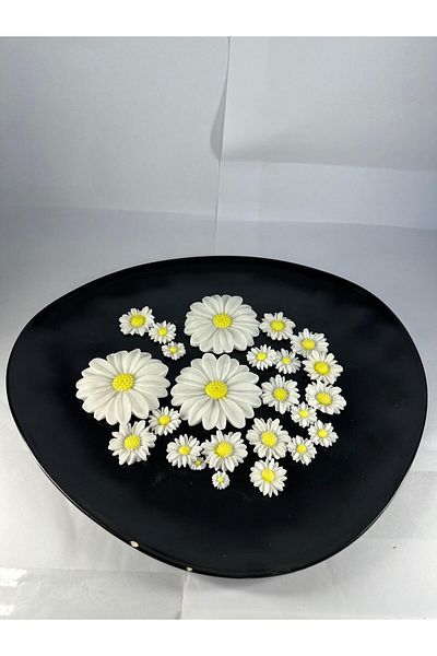 by şeyda palancı 24 Pieces of Daisy from Sugar Dough Figure 4 Size
