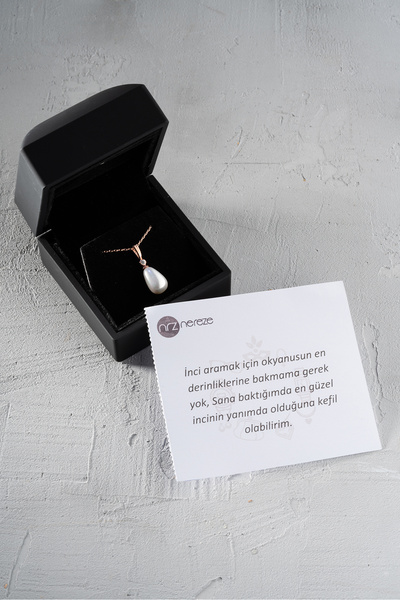 Nereze 925 Ayar Gümüş Işıklı Kutuda Damla Model Beyaz Barok İnci Kolye