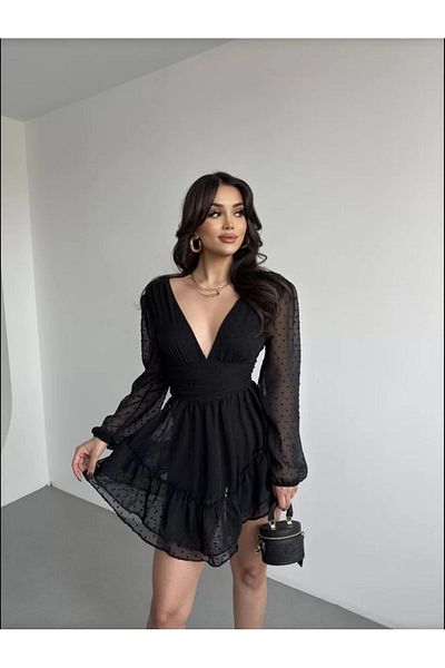 sportiness Rochie neagră decoltată cu spate jos, cu pantaloni scurți