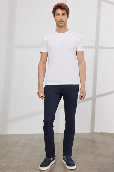 ALTINYILDIZ CLASSICS Weißes Slim-Fit-T-Shirt für Herren mit schmalem Schnitt und Rundhalsausschnitt aus 100 % Baumwolle