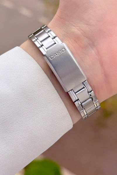 Casio Gümüş Renk Garantili Takvimli Kadın Kol Saati