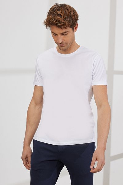 ALTINYILDIZ CLASSICS Weißes Slim-Fit-T-Shirt für Herren mit schmalem Schnitt und Rundhalsausschnitt aus 100 % Baumwolle