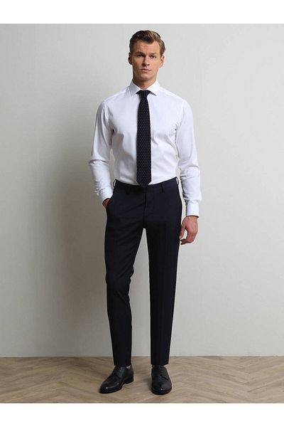 Kip Klassische Hose aus Wollmischung in Slim Fit mit Leinwandbindung
