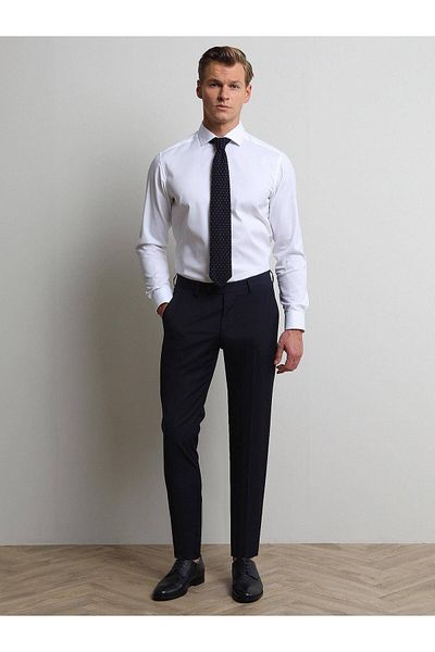 Kip Klassische Hose aus Wollmischung in Slim Fit mit Leinwandbindung