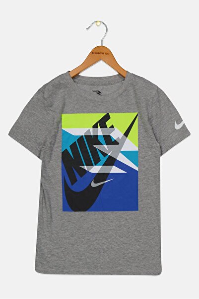 Nike 3Brand by Russell Wilson تيشيرت رياضي للأولاد من 3Brand by Russell Wilso...