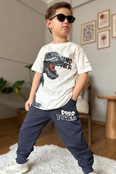 Riccotarz Boy's Dinosaur Digital Print and Text Λεπτομερές T-Shirt Μαύρο αθλητικό κοστούμι