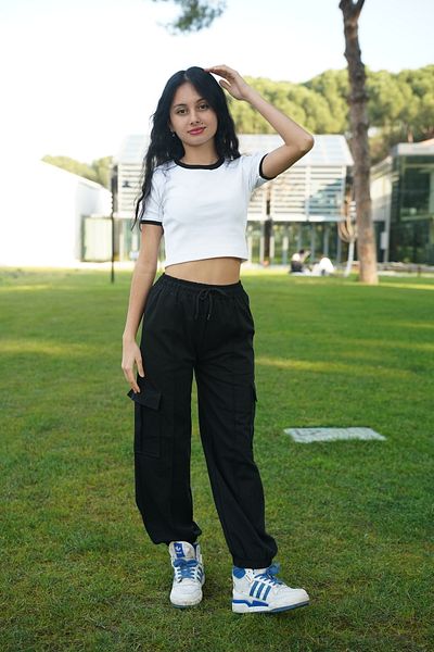 armicem Sporty Stylish Double Cargo Pocket Elastic Leg Bottom and Short Sleeve Crop Combo