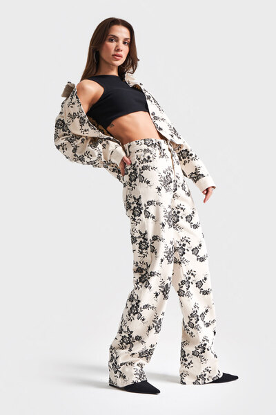 its basic Blugi de damă Raw Color 7S5-69 negru cu broderie florală cu design largi