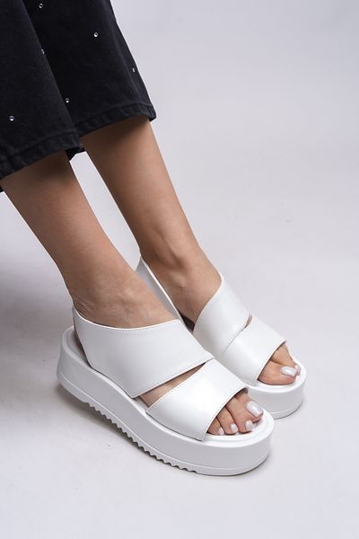 Riccon Colynthi 001272   Model Sandale de damă încrețite din piele albă