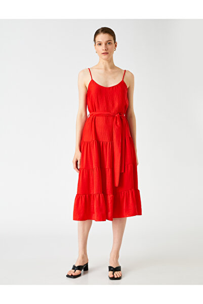 Koton Trägerloses Midikleid mit Rüschen und Gürtel in Satin-Optik