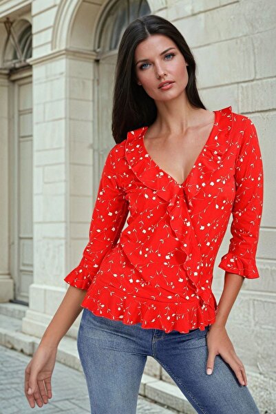 Juuuj Κόκκινη μπλούζα με λαιμόκοψη σε V, φλοράλ στάμπα και λεπτομέρεια βολάν