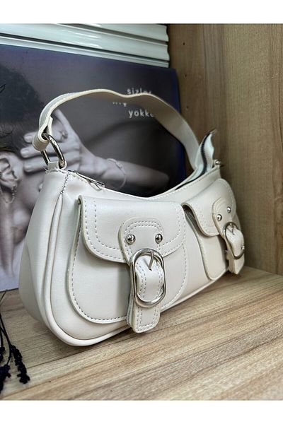 BEE BAGS Geantă de umăr cu textura moale, cu cataramă în față, cu două buzunare, de culoare albă