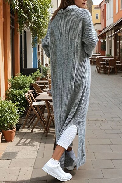 Juuuj Φαρδύ και μακρύ πλεκτό φόρεμα πόντσο με γκρι λαιμόκοψη και λεπτομέρεια σταυρωτής σχισμής