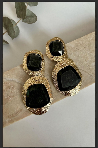 DEMOKAN Kadın Küpe Old Money Seri İki Çizgi Desen Plaka Siyah Taş Sallantı Model Kararmaz Küpe